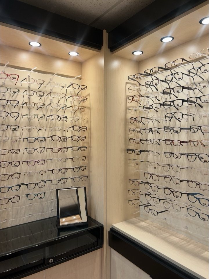 Eyeglass display corner at Balitski Vision